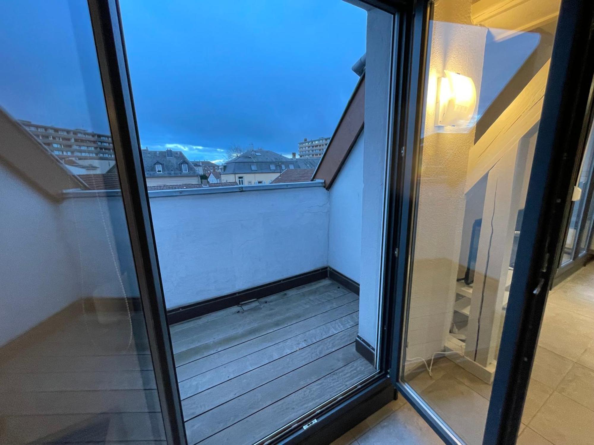 Fathala - Appartement Lumineux En Dernier Etage - Face A La Gare Routiere Sarrebourg Luaran gambar