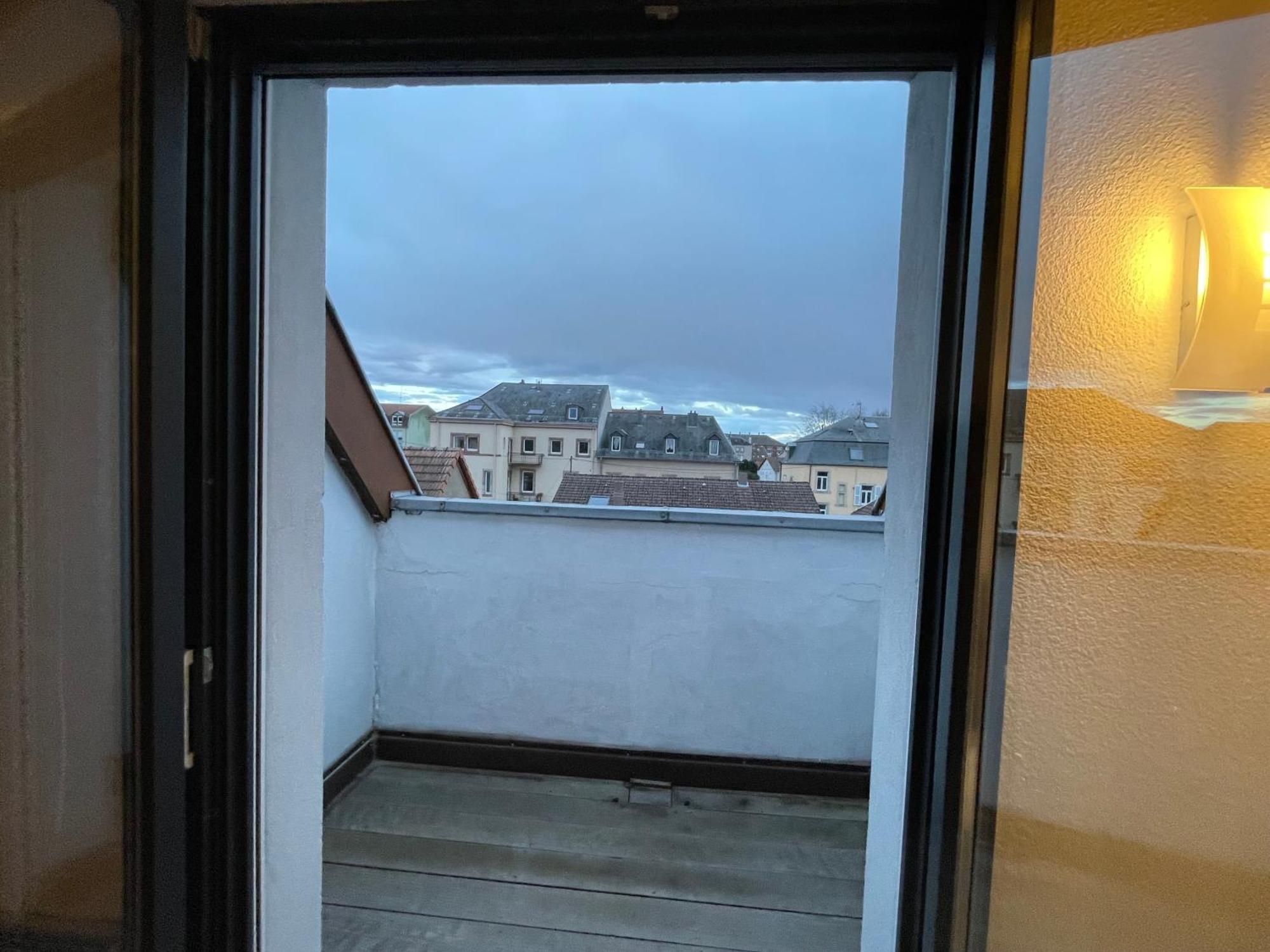 Fathala - Appartement Lumineux En Dernier Etage - Face A La Gare Routiere Sarrebourg Luaran gambar